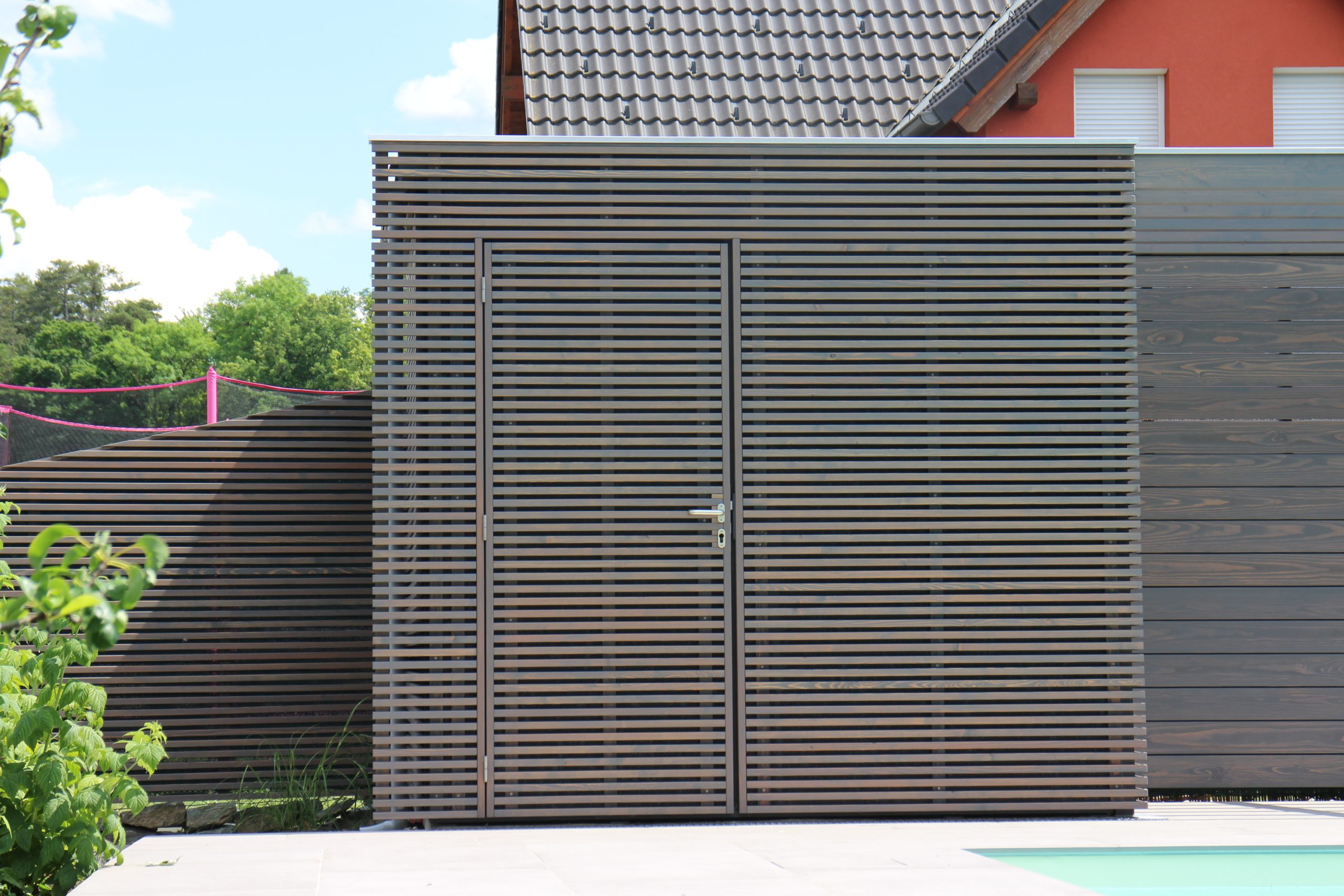 Gerätehaus mit Pergola und Sichtschutz 01 Gerätehaus mit Pergola und Sichtschutz 01