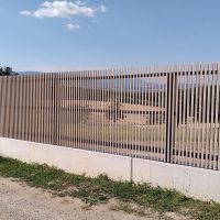 Schräglamellenzaun kieselgrau geölt