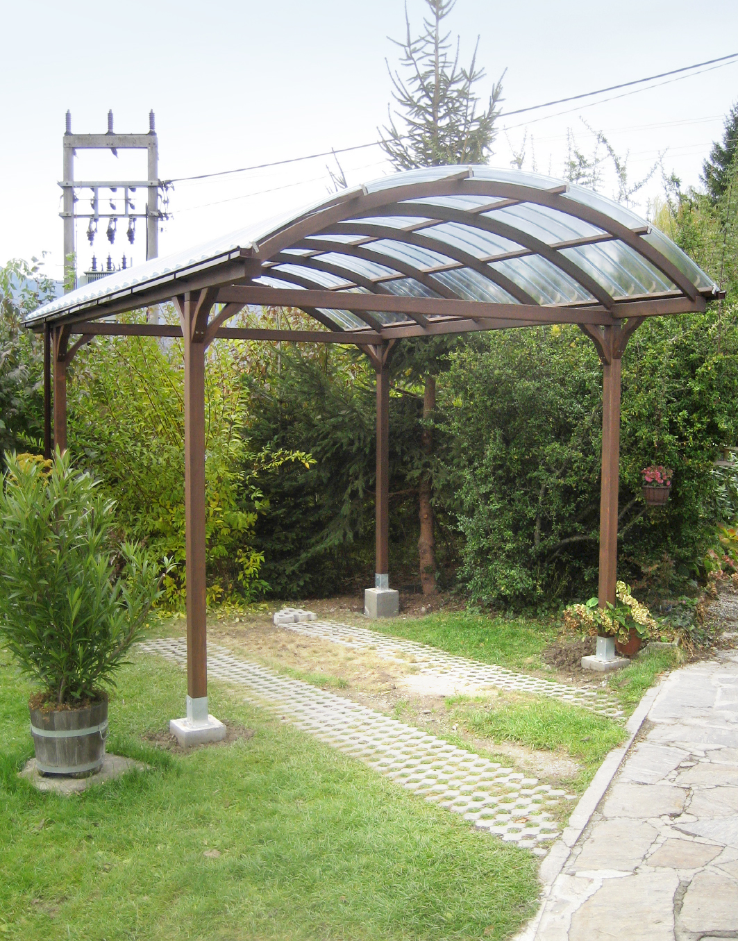 Carport 3 Luftiger Carport in Lärche braun geölt