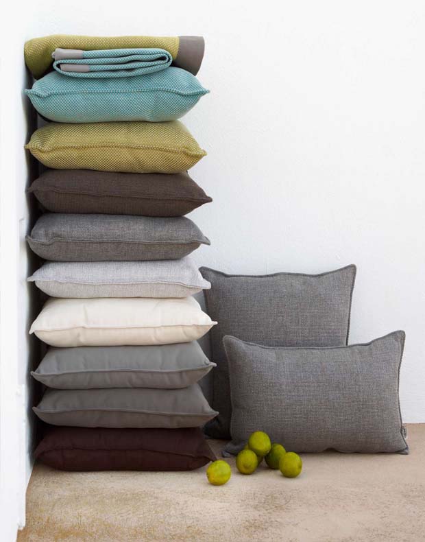 Kissen & Plaids 2 Exklusive Kissen in schönen Farben & edlen Stoffen