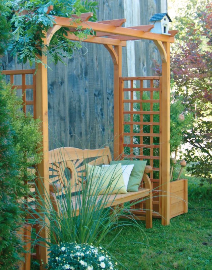 Schöne Gartenlaube / Pergola in Lärche massiv mit Rankgitter