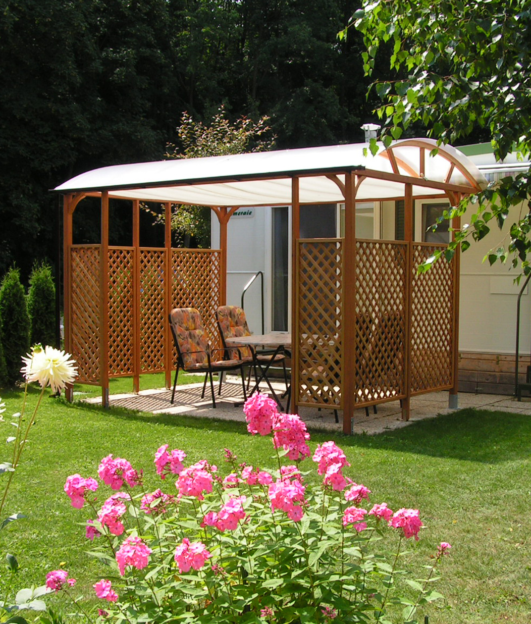 Geschützter Sitzplatz Pavillon Garten